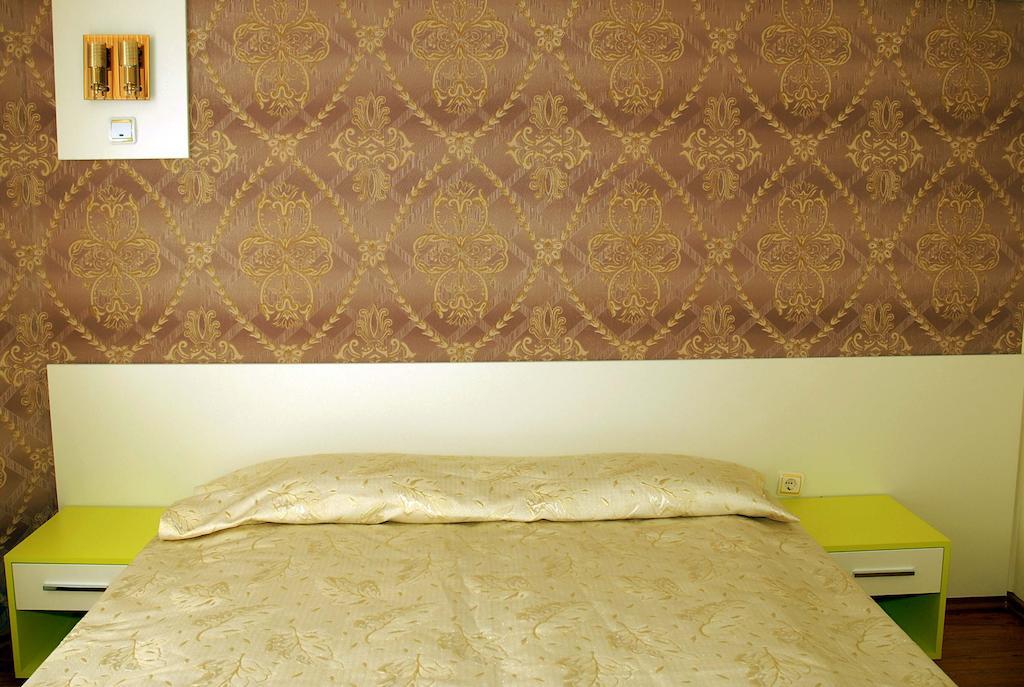 Семеен Хотел Виа Лакус Saparewa Banja Zimmer foto
