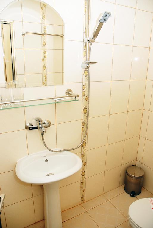 Семеен Хотел Виа Лакус Saparewa Banja Zimmer foto
