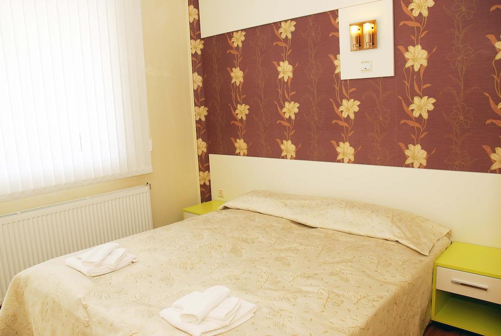 Семеен Хотел Виа Лакус Saparewa Banja Zimmer foto