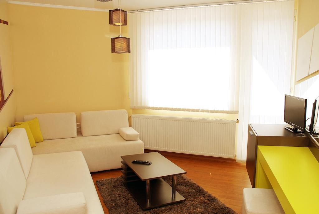 Семеен Хотел Виа Лакус Saparewa Banja Zimmer foto